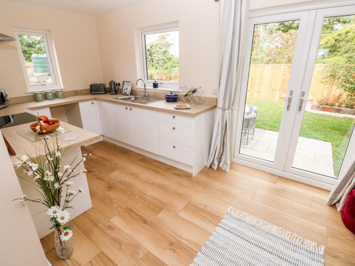 Ramsey Lodge Bier Wood Lodges Tenby Exterior foto