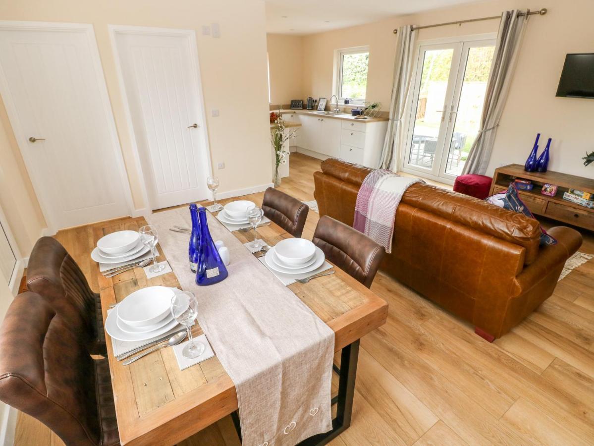 Ramsey Lodge Bier Wood Lodges Tenby Exterior foto