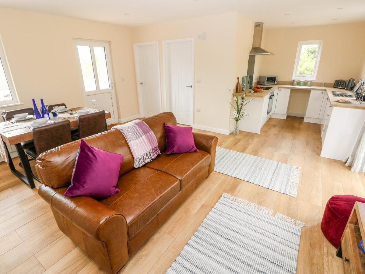 Ramsey Lodge Bier Wood Lodges Tenby Exterior foto